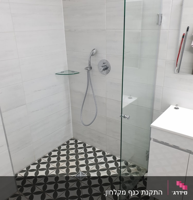 מקלחון זכוכית